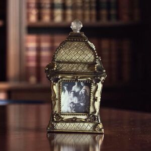 The Unique Collection 5877 Resin Photo Cube/Memorabilia/Keepsake Box